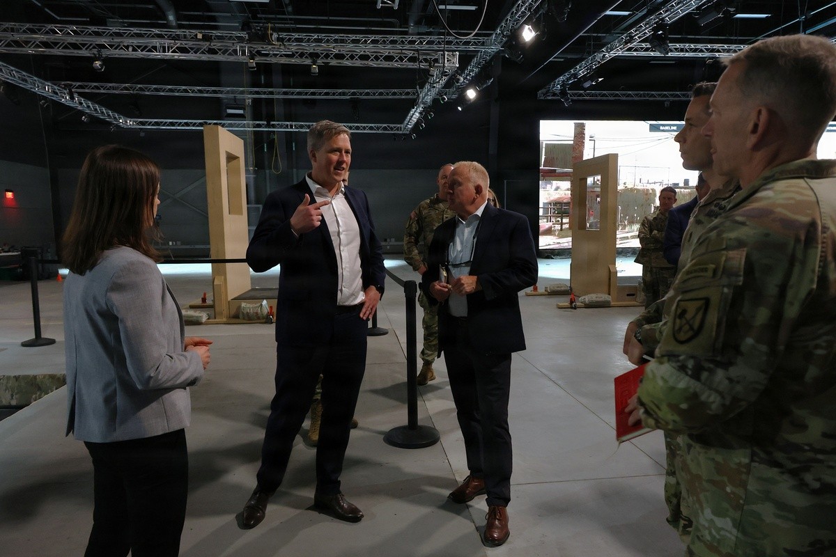Army secretary sees modernization in action at DEVCOM Soldier Center ...